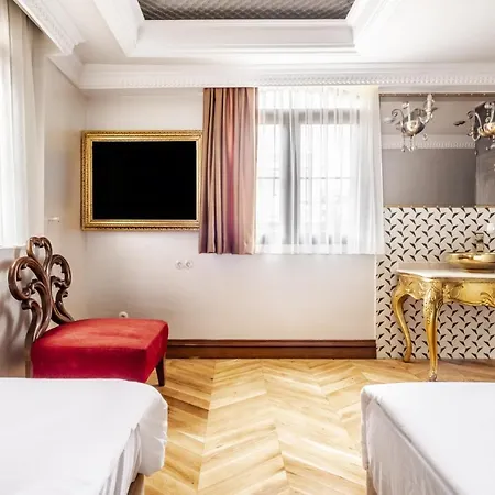 Glamorous Authentic In Ueskuedar Apartman